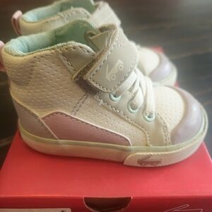 See Kai Run Dayton White Leather Toddler Shoes Size 4